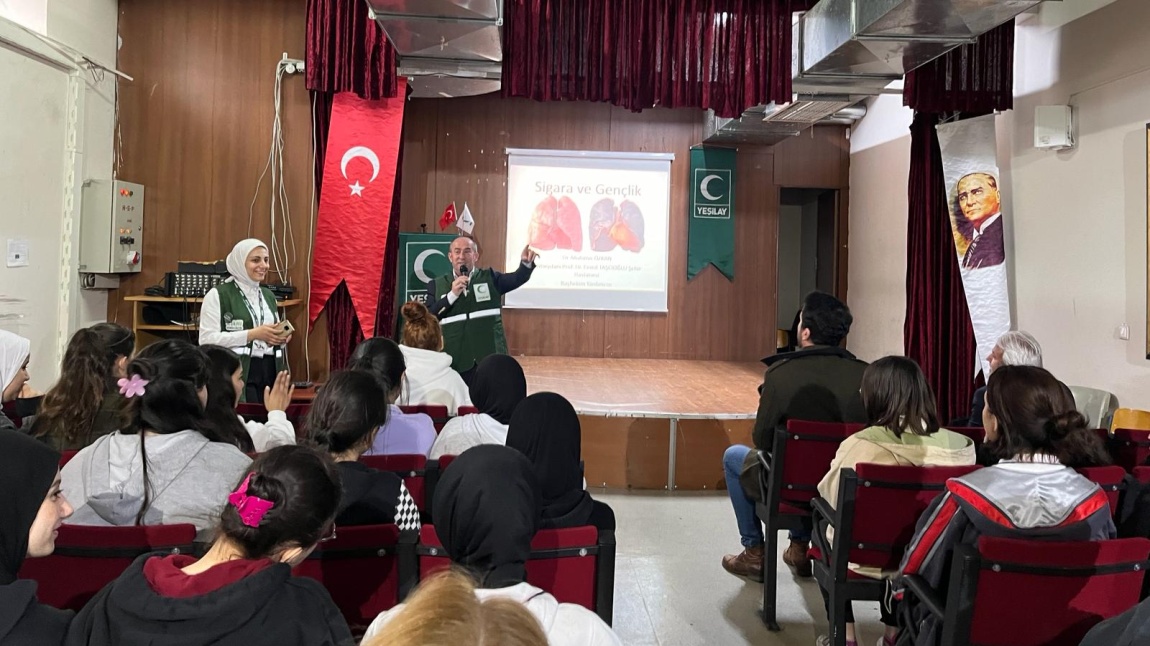 Beyoğlu Yeşilay Şubesi okulumuzda Bağımlılıkla Mücadele Programı kapsamında etkinlik gerçekleştirdi.